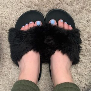 Vs pink black fuzzy slides
